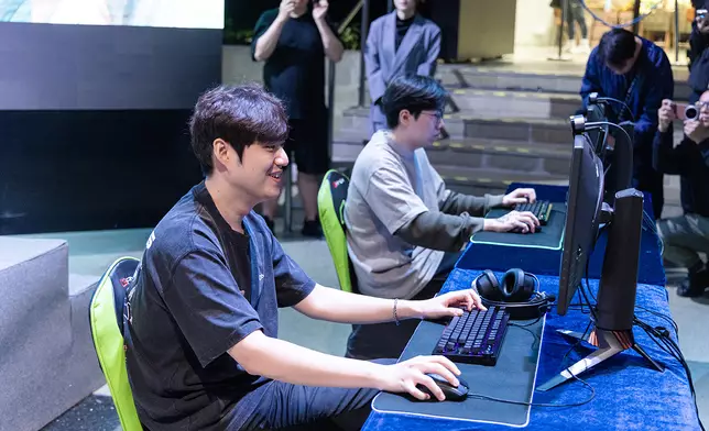 前SKT傳奇選手Bang與本港選手MnM表演賽。