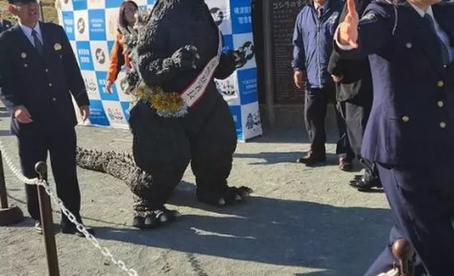 怪獸哥斯拉擔任「一日警察署長」！X圖片