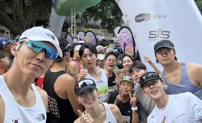 Sean和一班韓國跑友組隊來港參加馬拉松。Sean IG圖片