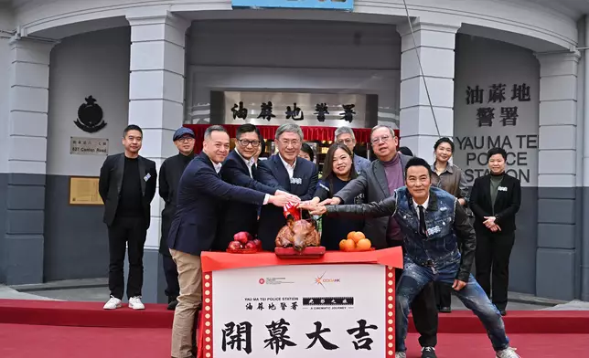 （左起）警務處處長周一鳴、保安局局長鄧炳強、卓永興、文化體育及旅遊局局長羅淑佩、香港旅遊發展局主席林建岳和演員任達華。政府新聞處圖片