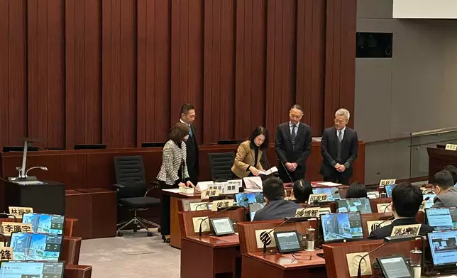 秘書處進行點票，並宣布結果。巴士的報記者攝