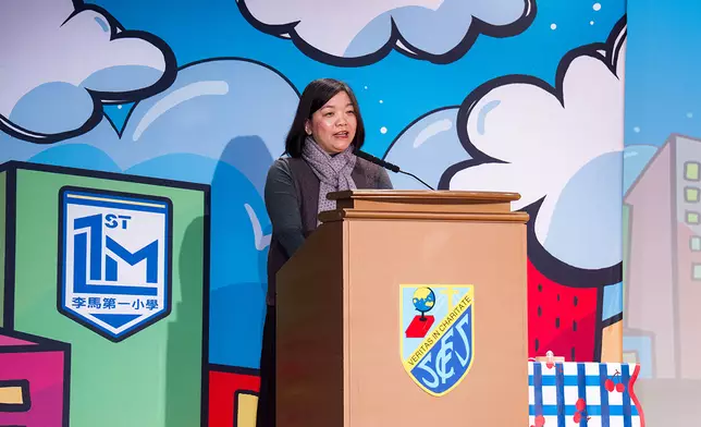 嘉諾撒聖方濟各學校校長丁莊欣惠致歡迎辭