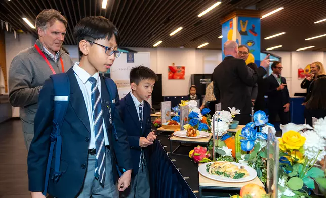 哈羅香港國際學校推出以學生為本、由 AISL 集團首創的「餐桌臻萃．身心共饗」膳食計劃，為全港學校樹立全新餐飲標準。