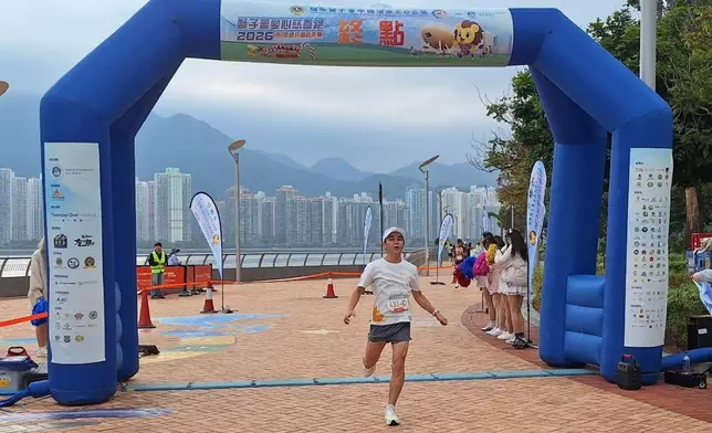 運動健兒全力衝線一刻