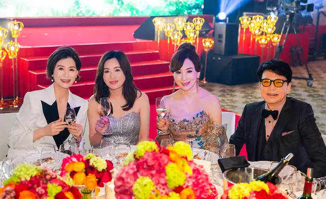 夏文汐(左一）、張文慈（左二）、羅霖（右二）、賈思樂（右一）