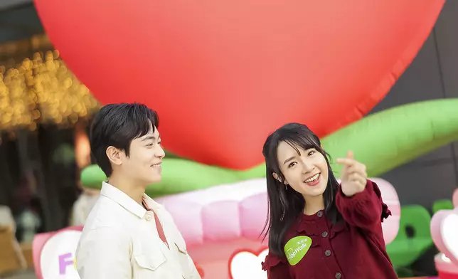 花間遨遊遊樂園 吹氣心心打卡裝置