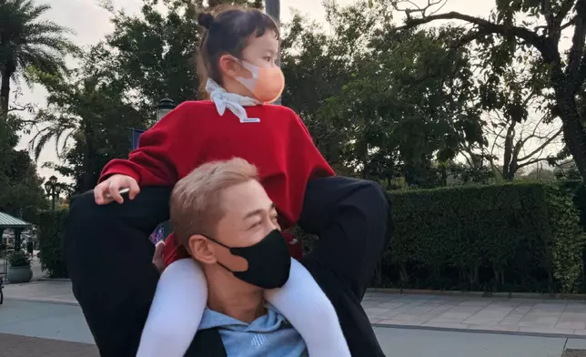 林峯無論工作有多忙，都會抽時間陪伴妻女。