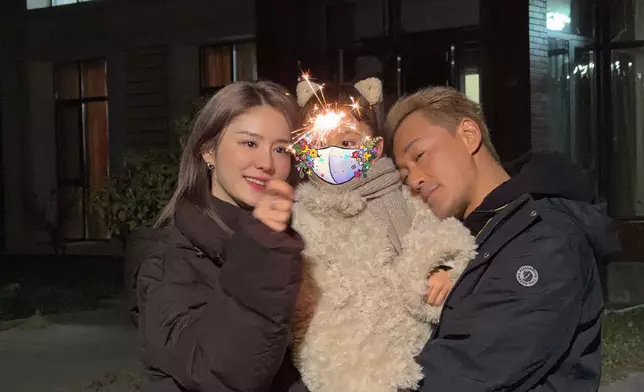 張馨月微博圖片