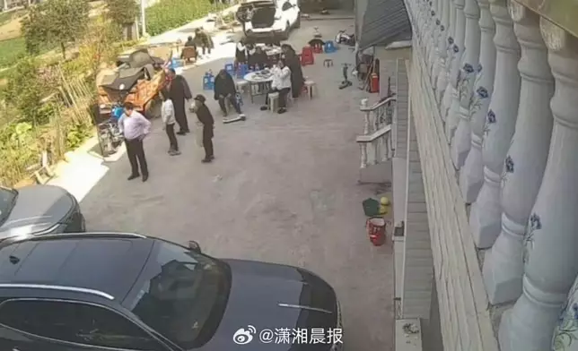 女子曬農曆新年期間由熱鬧至歸於平靜的轉變。影片截圖