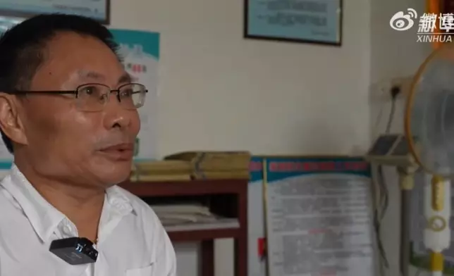 鄉村醫生身高僅90CM仍堅持與妻子翻山越嶺守護逾2000村民的健康。影片截圖