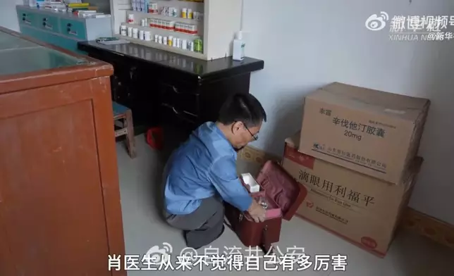鄉村醫生身高僅90CM仍堅持與妻子翻山越嶺守護逾2000村民的健康。影片截圖