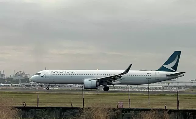 國泰航空由高雄飛往香港的CX449航班，因技術原因於起飛後折返高雄機場。FB群組「高雄機場航空器資訊交流」圖片