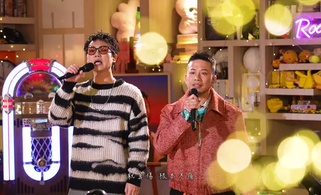 小肥+CY陳宗澤合唱《至少做一件離譜的》。