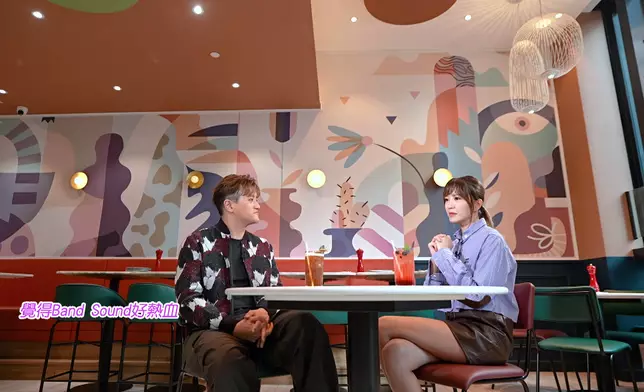 吳若希（Jinny）向主持Edmond暢談新歌《超前告別》首度嘗試Band Sound。