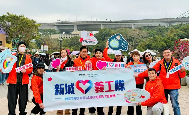新城義工隊隊長葉文輝（啤梨）率領多位同事浩浩蕩蕩預備出發。