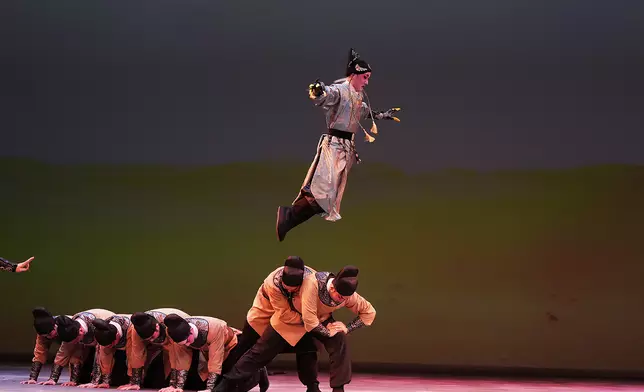 嶄新粵劇《新龍門客棧》載譽重演