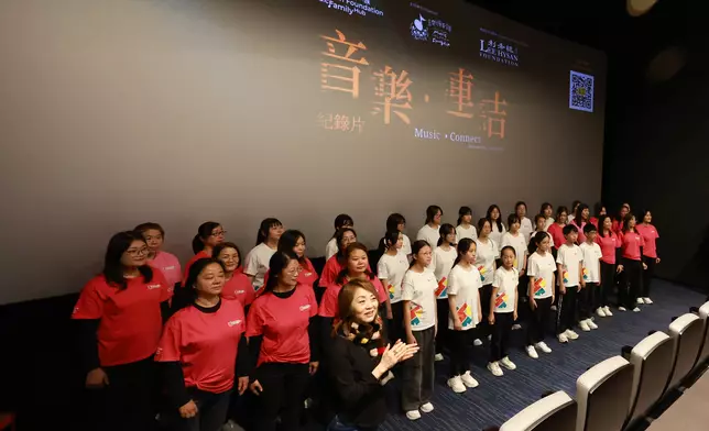 龐秋雁鼓勵音樂兒童基金會合唱團要努力追夢。