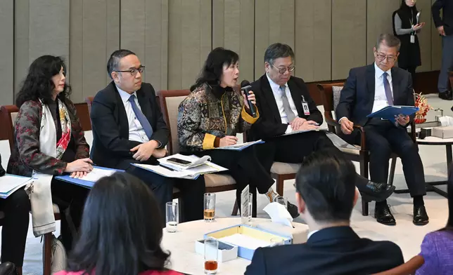 陳美寶在立法會前廳交流會發言。運輸及物流局FB