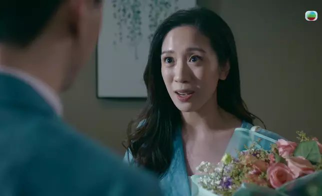 但隨住愈嚟愈驚畀人識穿佢係殺人兇手，蔡菀庭演繹出嚟嘅笑容亦愈僵硬。