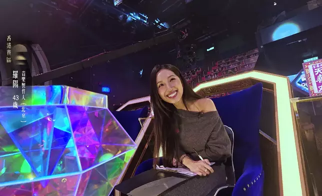 海兒笑到掩肚。