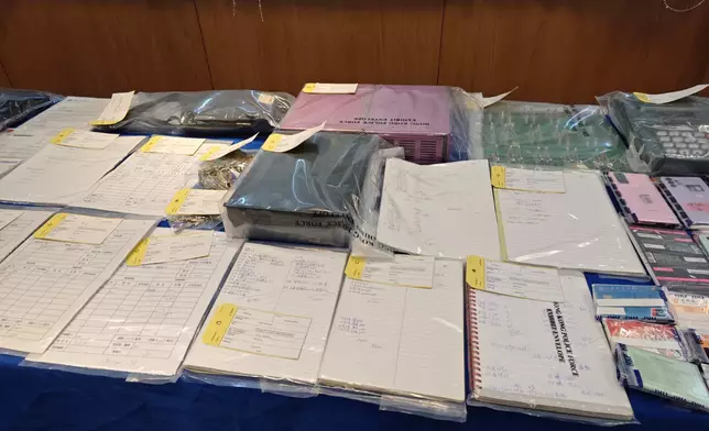 警方破獲破非法釣魚機賭檔，檢獲大量證物。