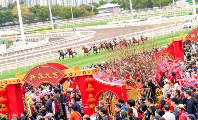 大年初三沙田馬場「馬年賽馬日」隆重舉行。