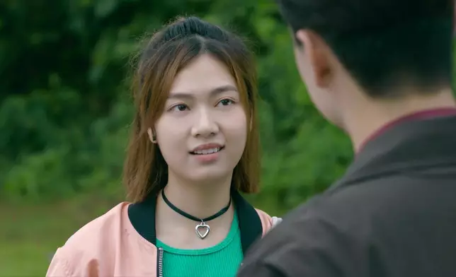 游游呢幕嘅出演，畀網民笑言係吳大強見新抱。