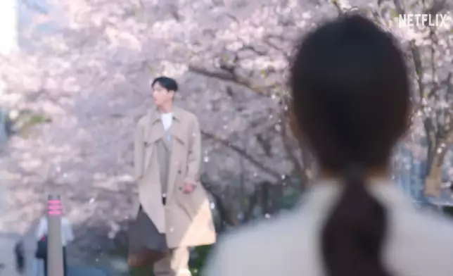 多位人氣男演員特別出演虛擬男友角色。影片截圖