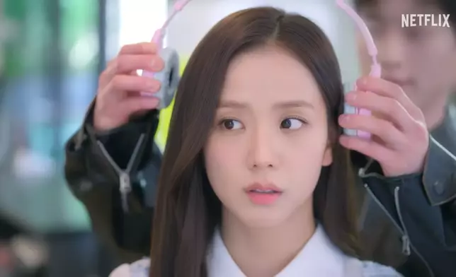 多位人氣男演員特別出演虛擬男友角色。影片截圖