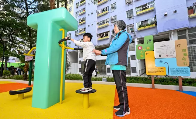 馬會捐助支持設計，乙明邨跨代共融休憩設施。