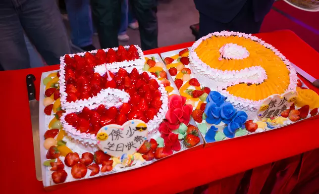 Fans為蔡一傑準備了「59」字樣的生日蛋糕。