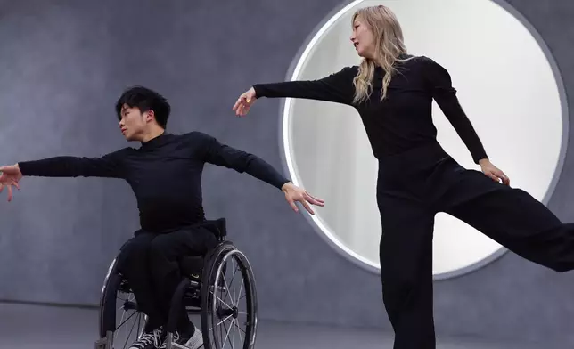 Sammi最近參與「無限亮」活動，與世界排名第3輪椅舞者余俊延共舞。