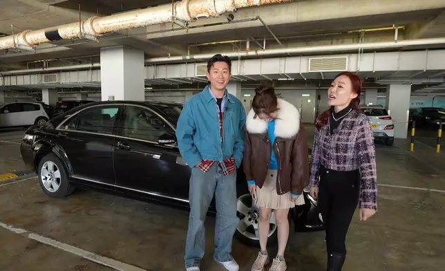 GM一句「係我太帥令到架車犯太歲」，搞到Sophie笑到要耷低頭。