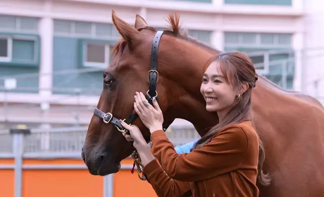 黃嘉雯與四歲愛驅 —「飛馬座」。