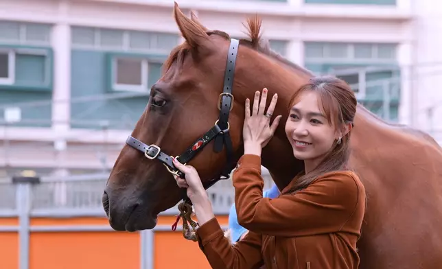 黃嘉雯與四歲愛驅 —「飛馬座」。