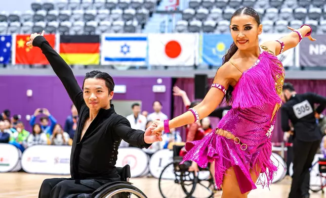 余俊延（坐位）與蔡芷欣（企位） 合作跳輪椅舞逾三年，合作年資尚淺，但成績亮眼。