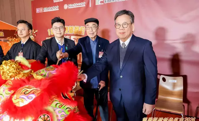 丘應樺出席「龍騰觀塘新春夜市2026」開幕典禮。商務及經濟發展局FB