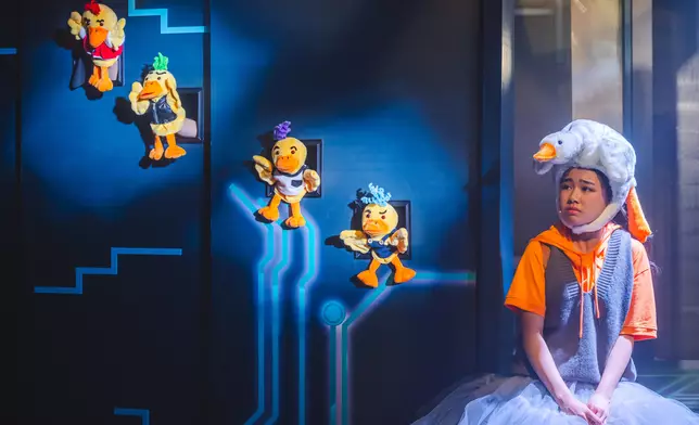 爆炸戲棚藝術總監陳恩碩（Tom）繼《我們的青春日誌》及《小男人周記》後，再獲香港藝術中心邀請，創作第三齣長壽音樂劇《童話帝國》，並進駐灣仔麥高利小劇場作長期公演，成為本港首個於現有場地駐場演出的長壽音樂劇。