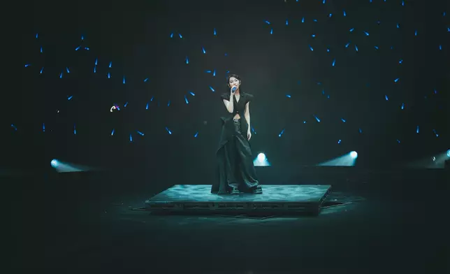 Gigi再獨唱自己歌曲《風旅》。