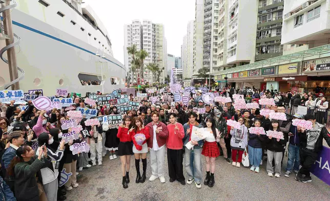 《聲秀》六位人氣歌手輪流演出。