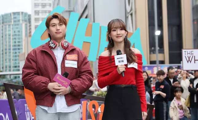 Ryan與甄敏芳（Jenny）合唱。