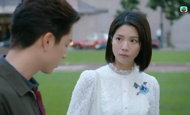 陳曉華同游游造型相似兼一樣咁靚，難怪網民拿來比較。