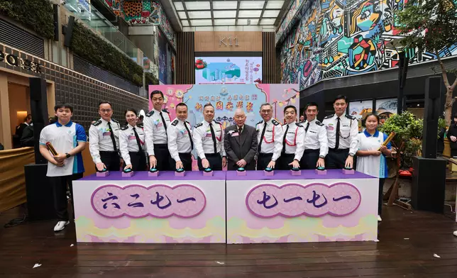 主禮嘉賓及青年國安大使合照。