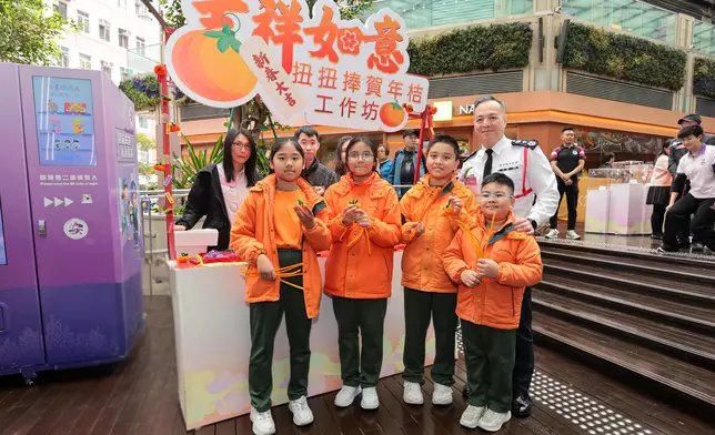 周一鳴與學生一同體驗國安吉手作工作坊。