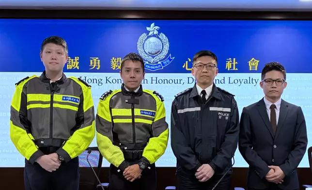 （左起）港鳥總區交通部執行及管制組總督察劉俊豪、西九龍總區交通部執行及管制組總督察鄭俊傑、水警總區行動部總督察葉振忠，以及海事處海港巡邏組署理高級海事主任黃浩君會見傳媒。