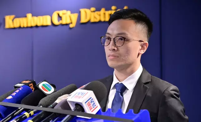 九龍城警區重案組第二隊主管偵緝高級督察曾嘉俊簡報案情。