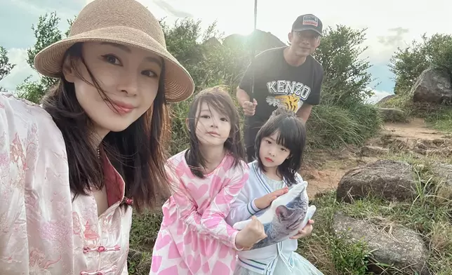 賈曉晨微博圖片