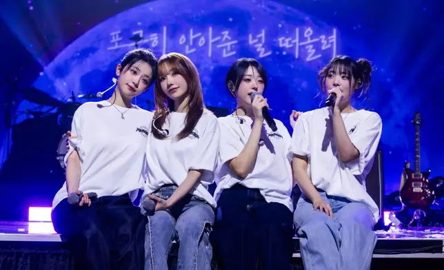 QWER感動很多粉絲。主辦單位提供圖片