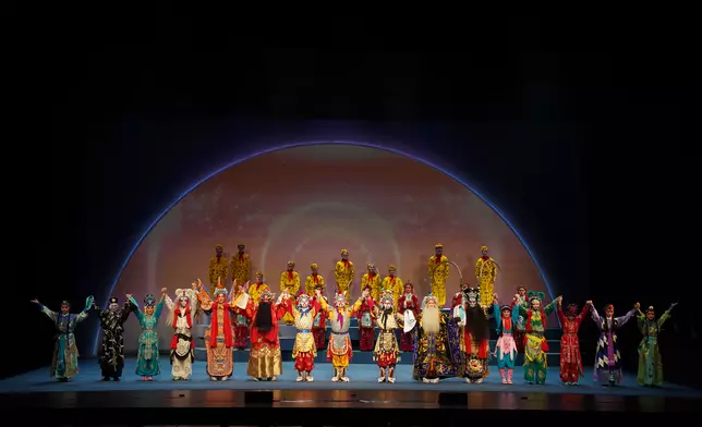 《京劇《美猴王•孫悟空•誰與爭鋒》謝幕。