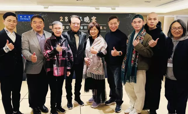 慶功晚宴上大合照。